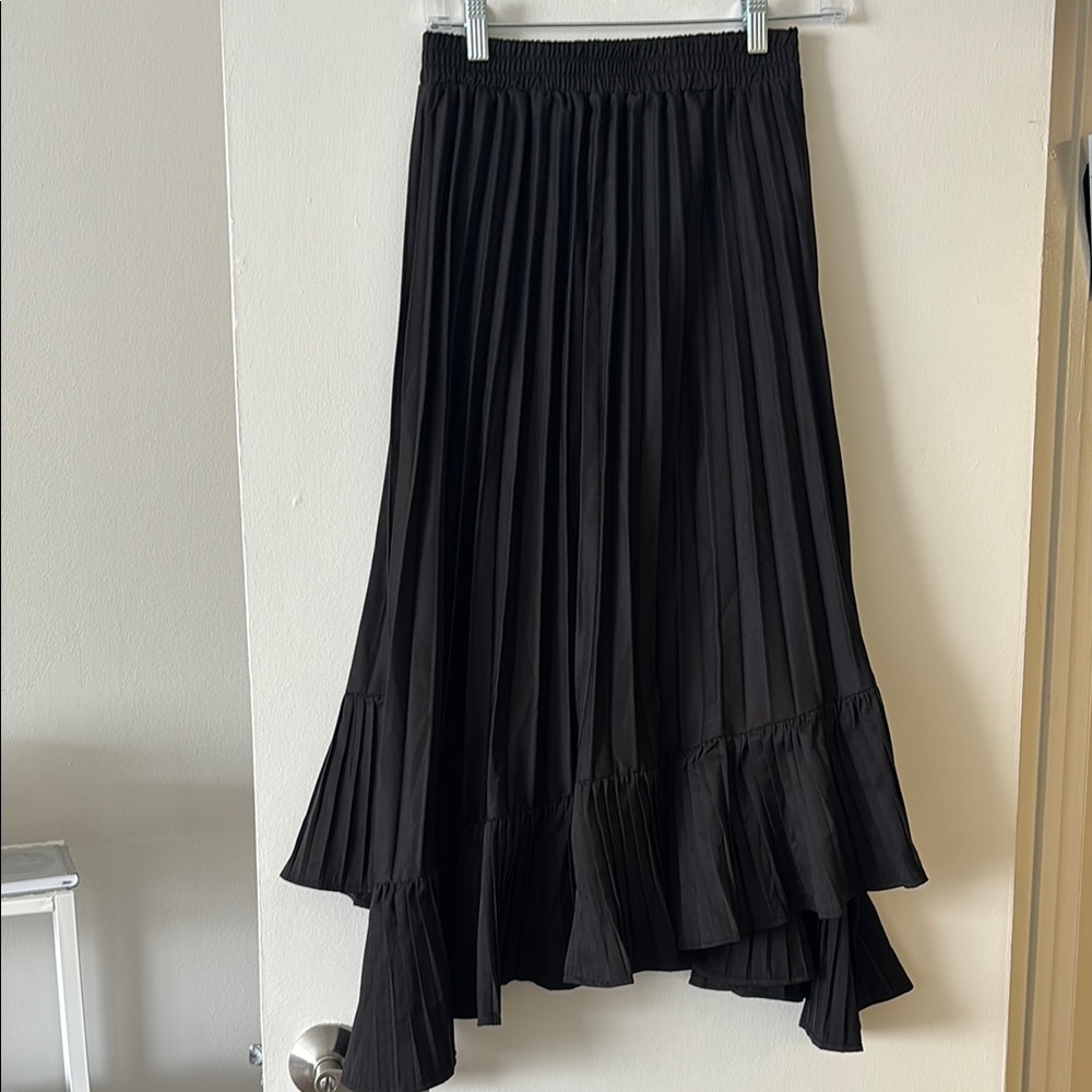 Elegant Black Pleated Skirt